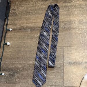 Elegant Men's Tie with Geometric Design - Black, Gray, and Blue